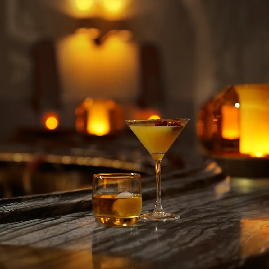 Célon Bar & Lounge seating area with candlelit tables and cocktails
