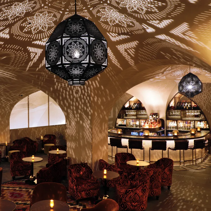 Célon Bar & Lounge dining room with arched windows